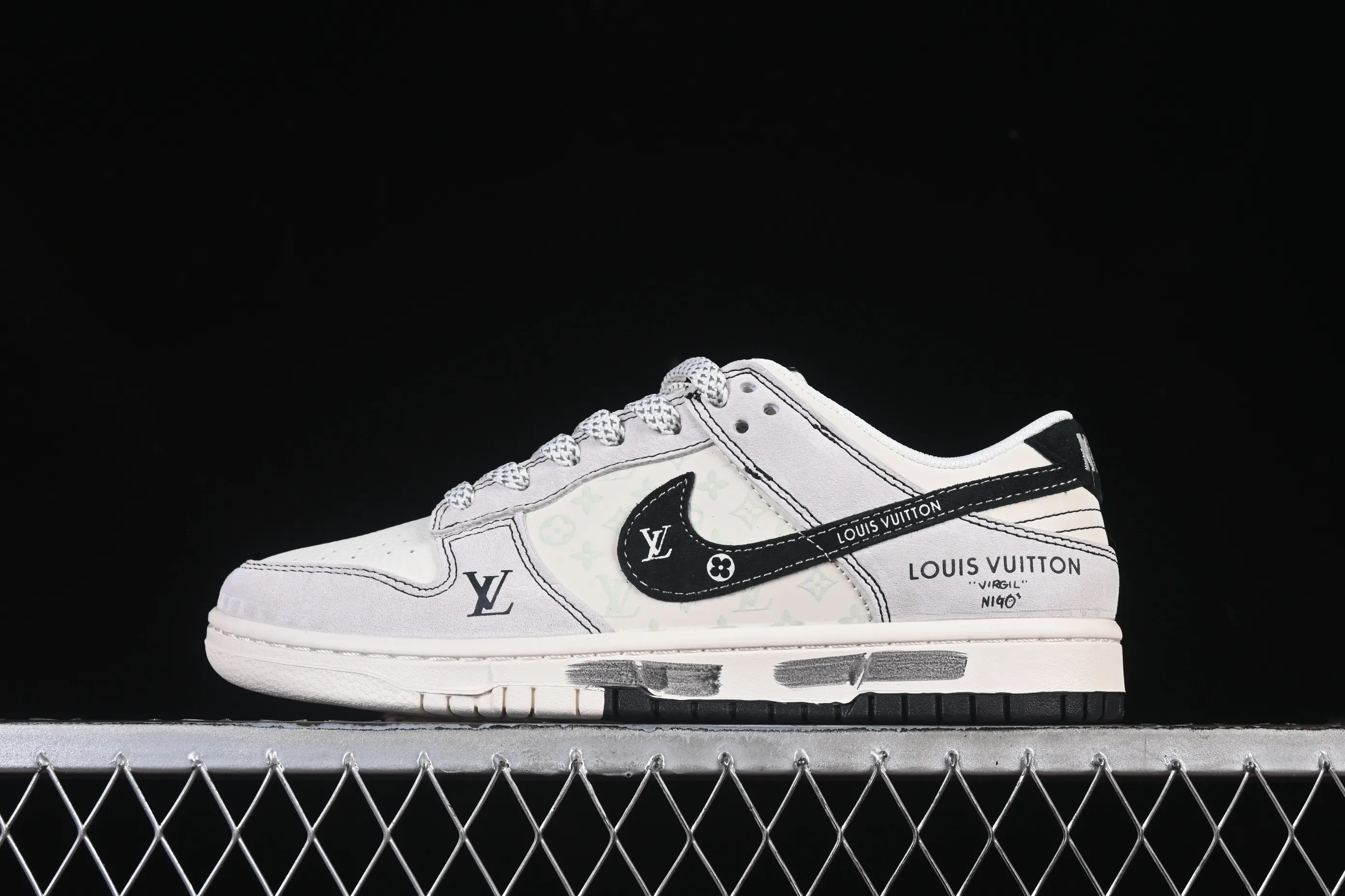 All Categories Nk SB Dunk Series Nk SB Dunk Low High-end Customized Low-top Shoes Nike SB Dunk Low LV Co-branded Graffiti Double Anniversary High-end Customized Low-top Casual Shoes CX5050-Y01